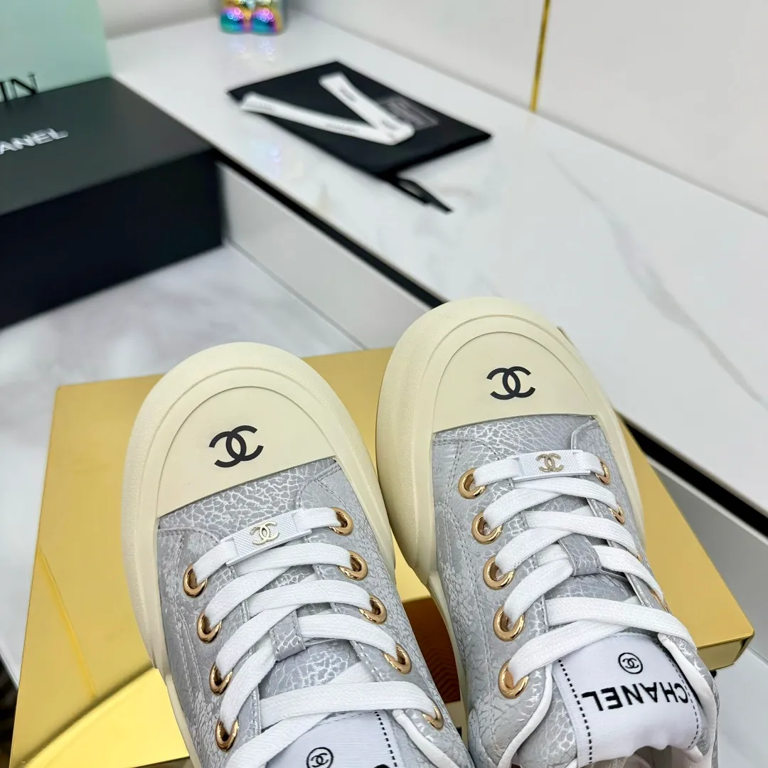 👟👟Ex-factory price 600👟👟 Chanel bread shoes ~ original calfskin panda shoes Chanel 25C latest hot style panda black and white sports shoes casual sneakers Xiaoxiang hot item classic black and white panda color coco girls must pay Fabric: original custom mixed sheepskin lining: original imported breathable mesh lining outsole: Original molded rubber + TPU combination Size: Women's 35-41 👉 👉 👉